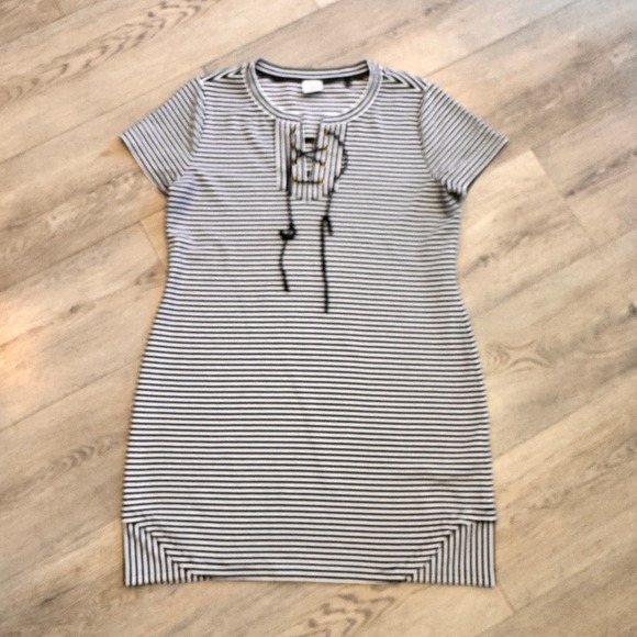 Cabi Striped T-Shirt Dress Lace-Up Casual Short Sleeve Black White Medium M 5268 - Picture 1 of 5